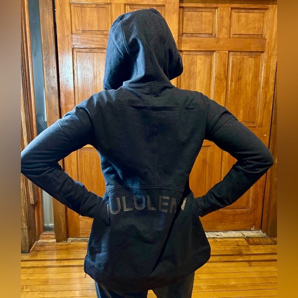 Dark blue Lululemon sweatshirt